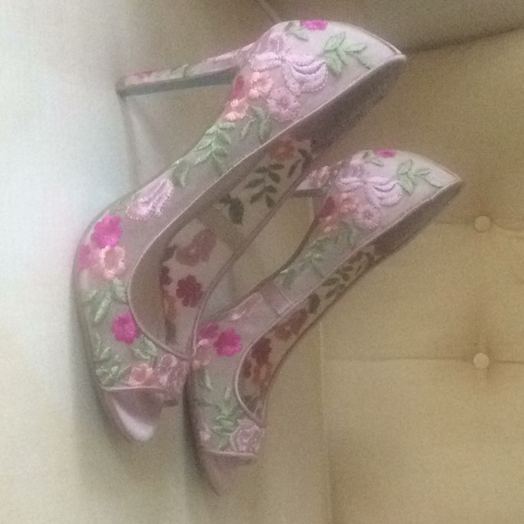 Betsey Johnson shoes - Picture 3 of 3